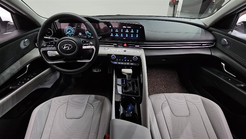HYUNDAI Avante - Vista 11