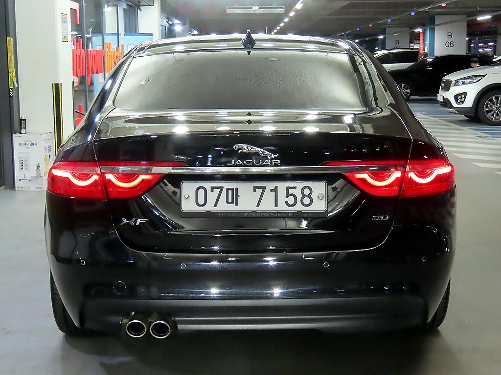Jaguar XF - Vista 5