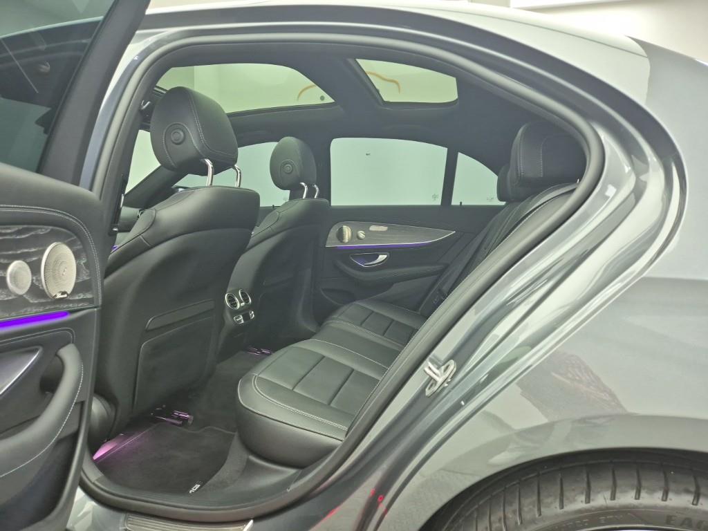Mercedes Benz E class - Vista 12