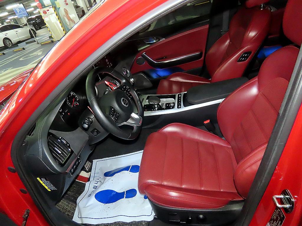 KIA Stinger - Vista 6