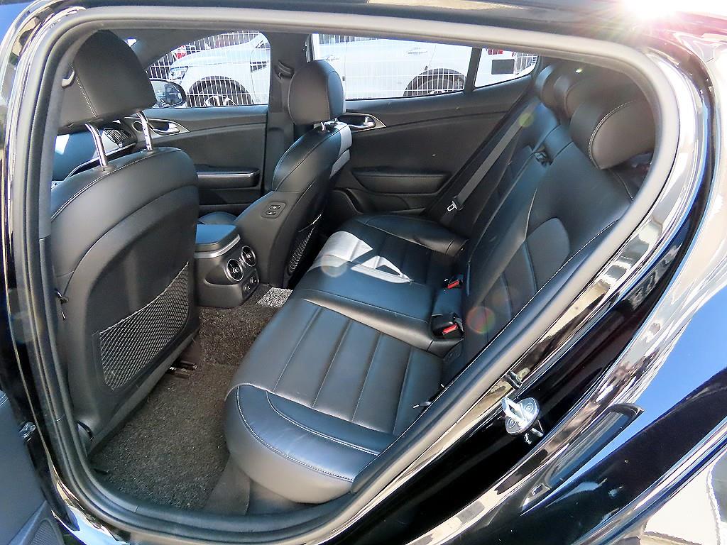 KIA Stinger - Vista 6