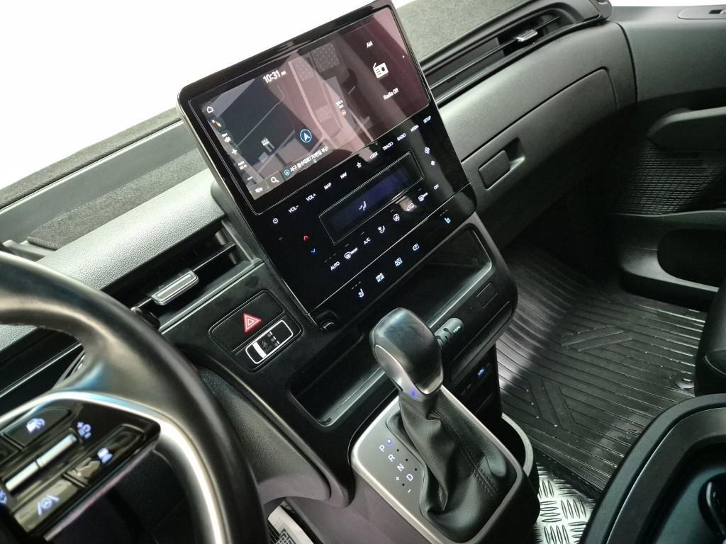 HYUNDAI Staria - Vista 10