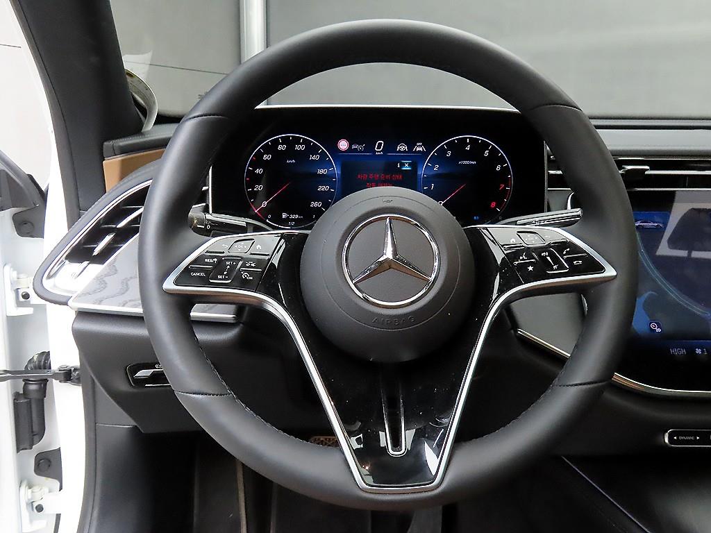 Mercedes Benz E class - Vista 9