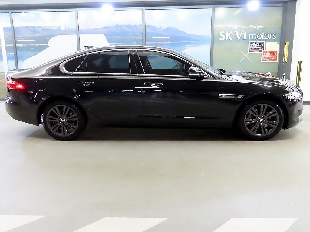Jaguar XF - Vista 3