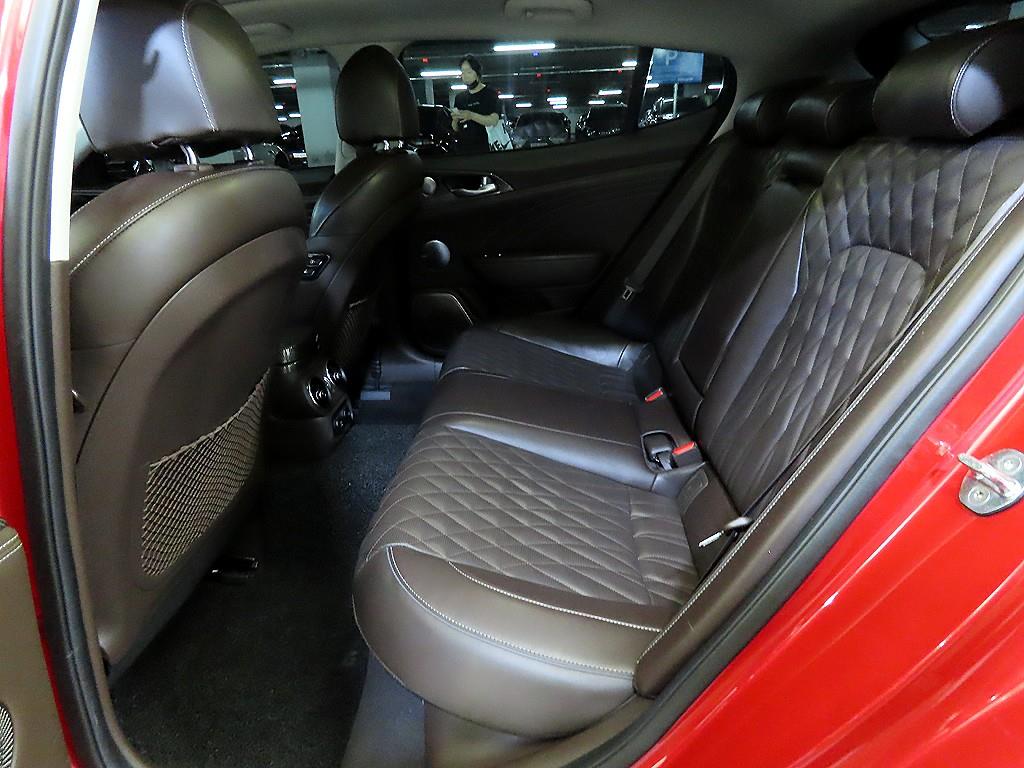 KIA Stinger - Vista 6