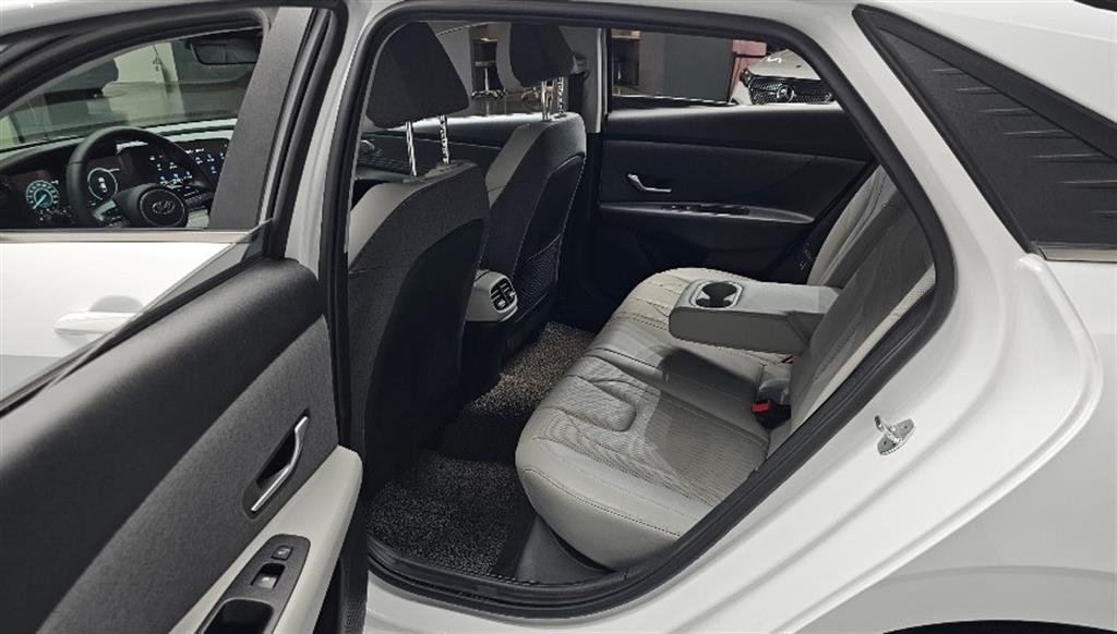 HYUNDAI Avante 2023 Blanco - Importación desde Corea - HF Imports Iquique - Foto 18