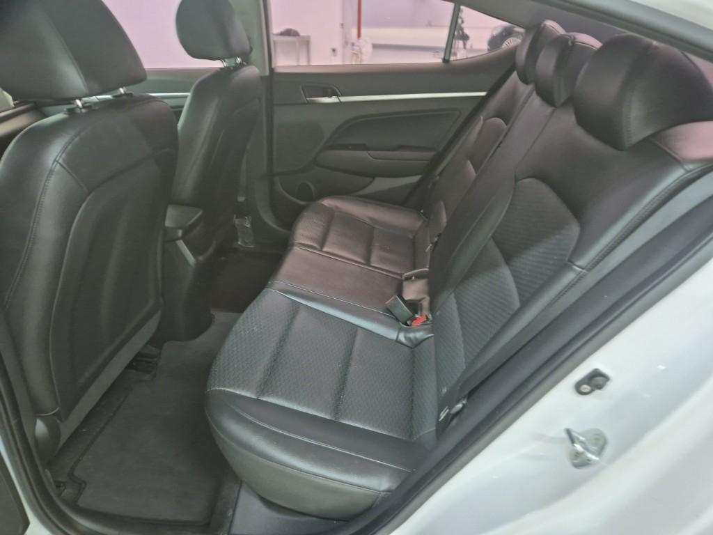HYUNDAI Avante - Vista 12