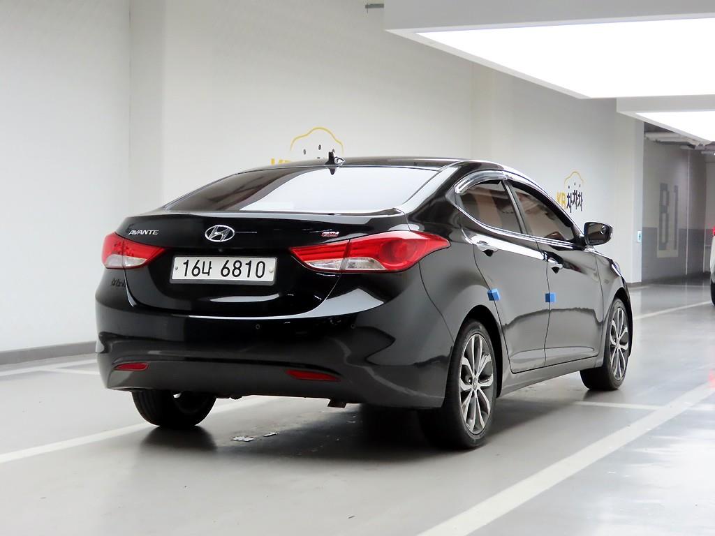 HYUNDAI Avante - Vista 4