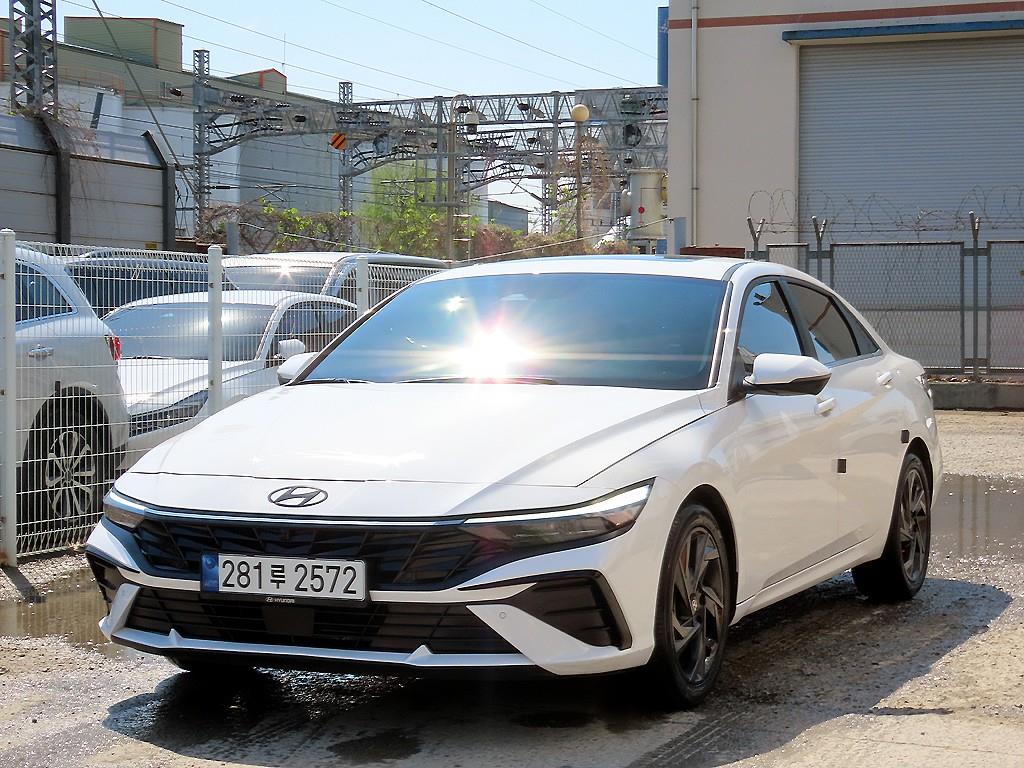 HYUNDAI Avante - Vista 2