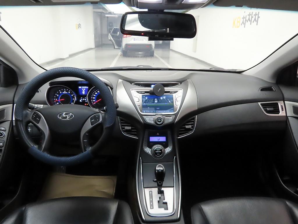HYUNDAI Avante - Vista 6