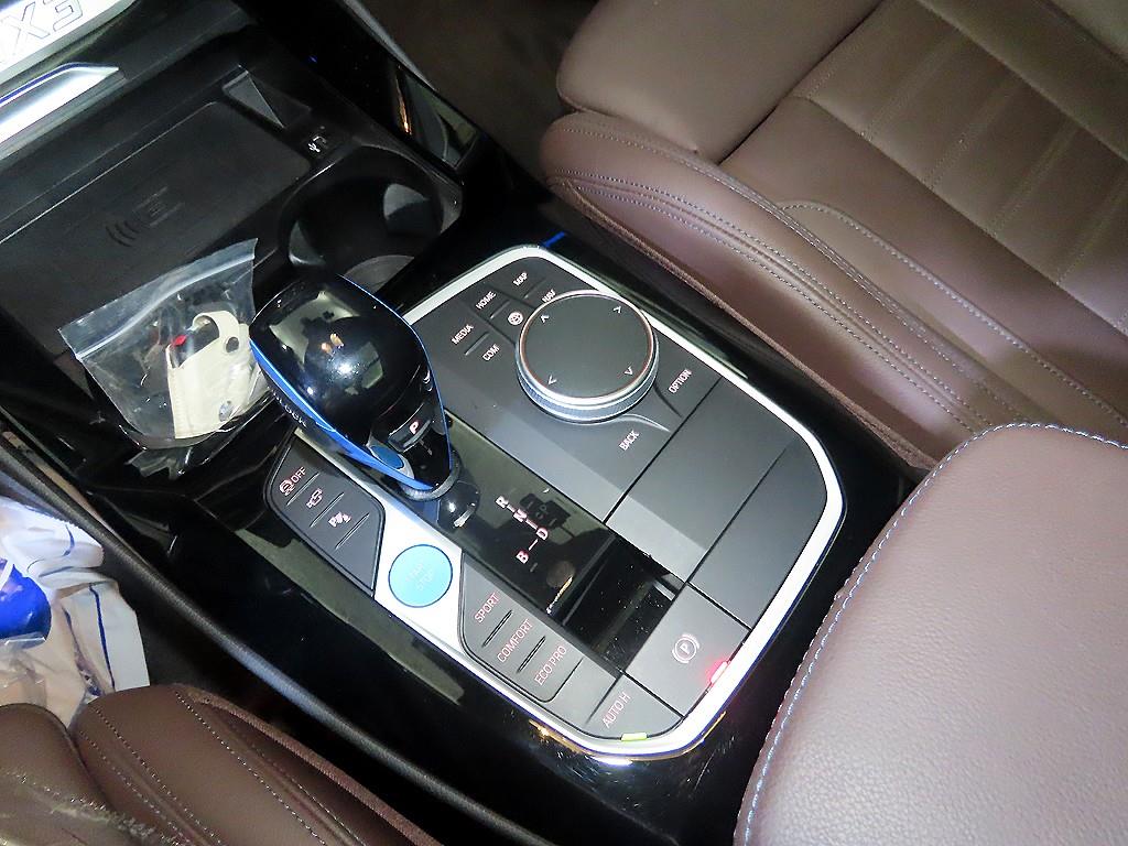 BMW iX3 - Vista 12