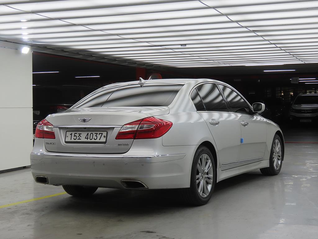HYUNDAI Genesis - Vista 4