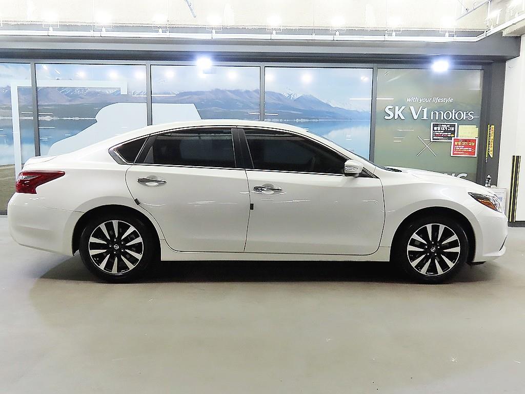 Nissan Altima - Vista 3