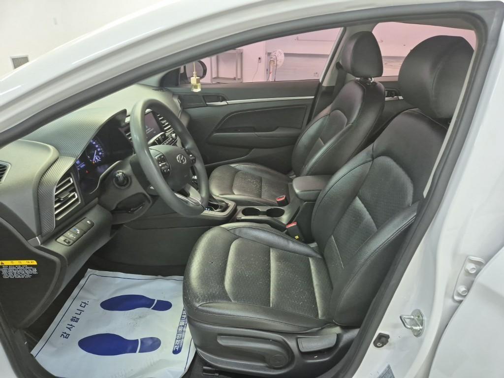 HYUNDAI Avante - Vista 11