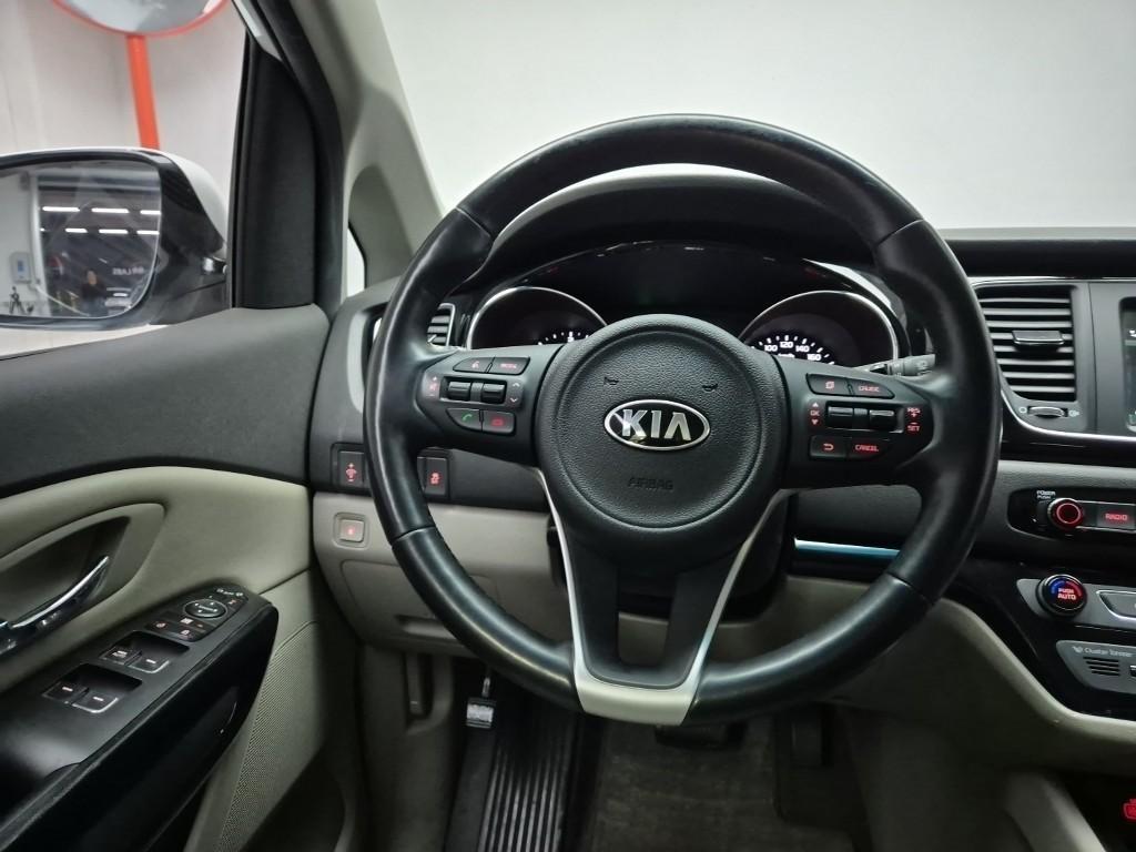 KIA Carnival - Vista 9