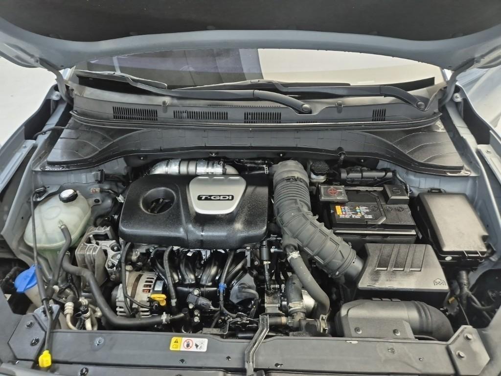 HYUNDAI Kona - Vista 5