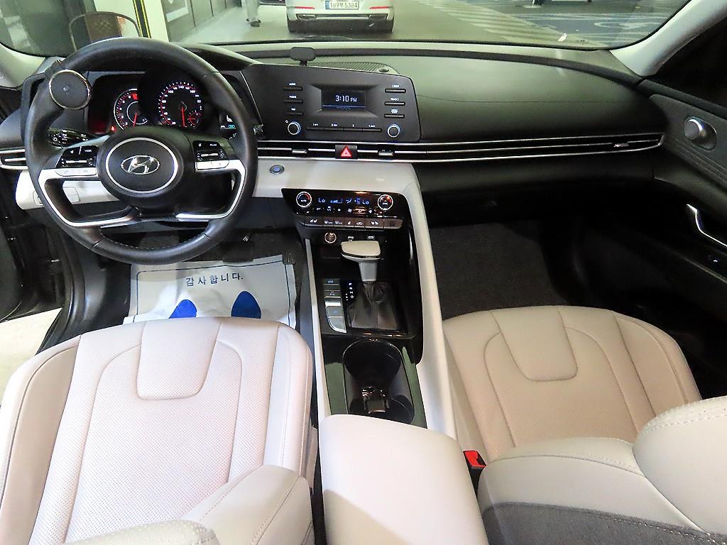 HYUNDAI Avante - Vista 10