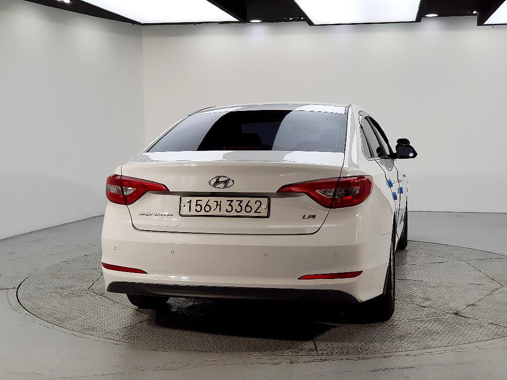 HYUNDAI Sonata - Vista 3