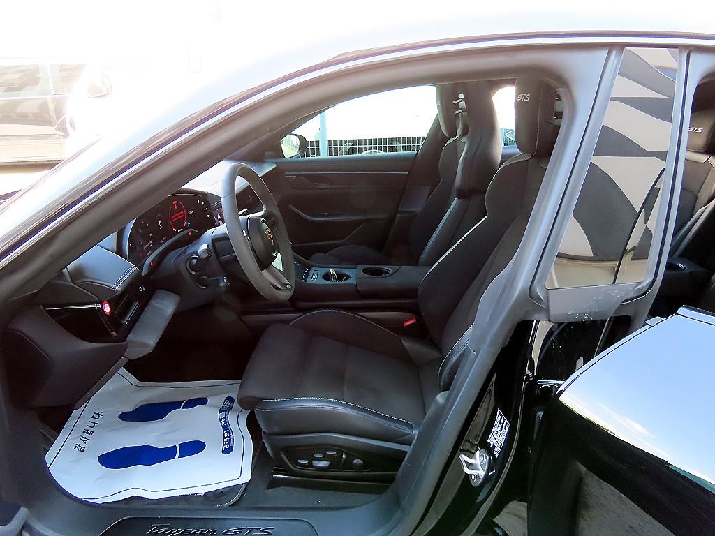 Porsche Taycan - Vista 5