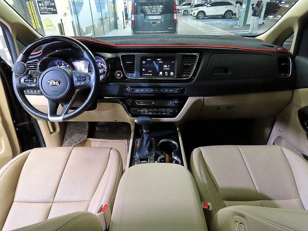 KIA Carnival - Vista 10