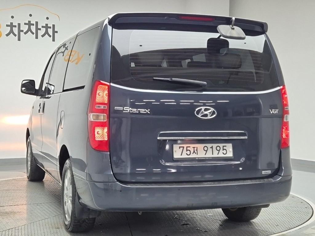 HYUNDAI Starex - Vista 2