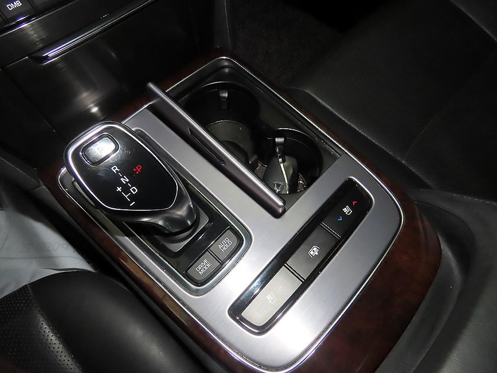 HYUNDAI Equus - Vista 12