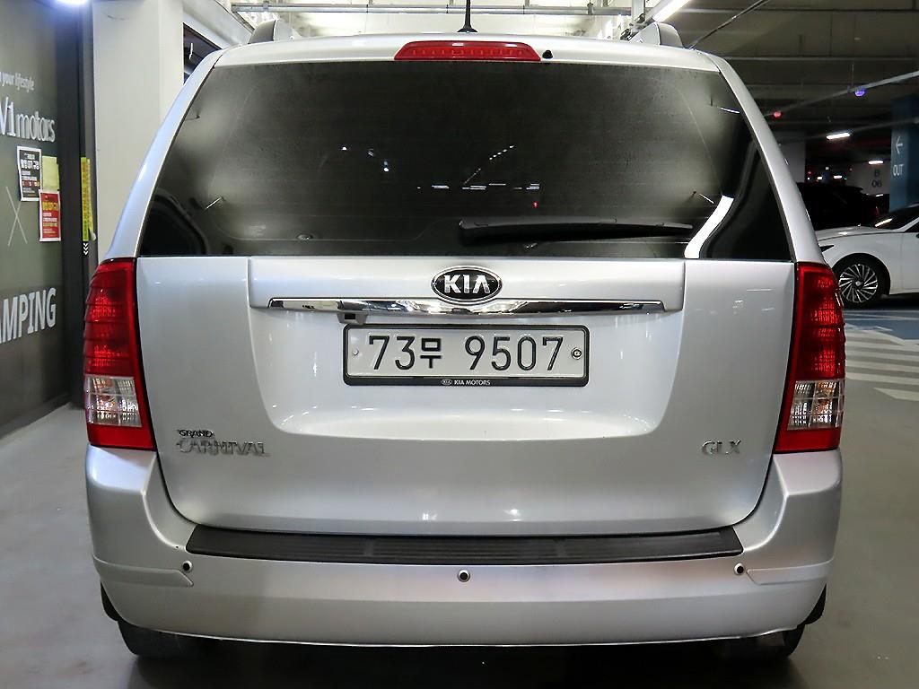 KIA Carnival - Vista 5