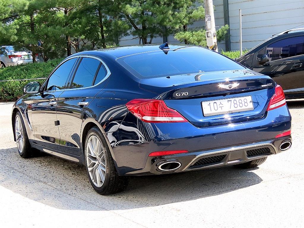 Genesis G70 - Vista 3