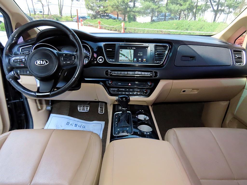 KIA Carnival - Vista 7