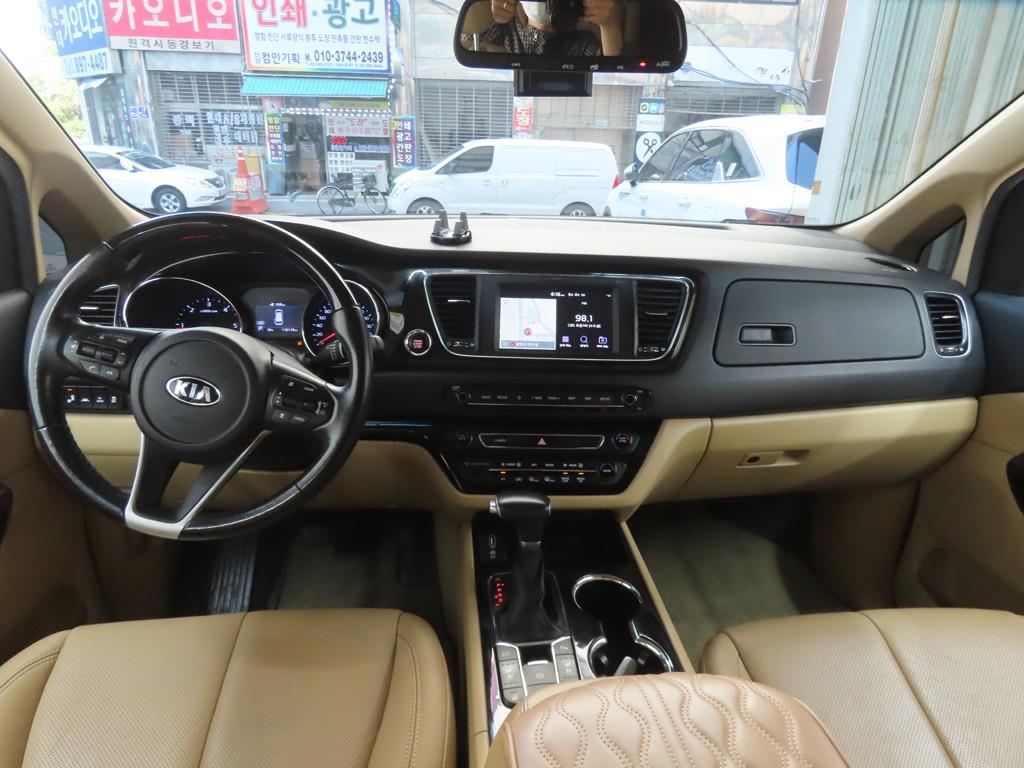 KIA Carnival - Vista 7