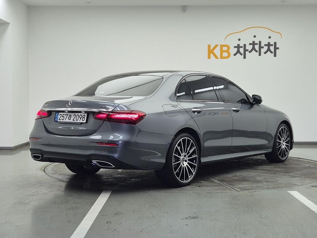 Mercedes Benz E class - Vista 4