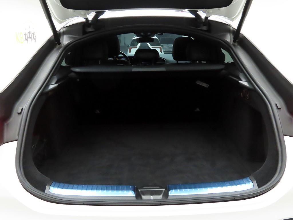 Mercedes Benz GLE Class - Vista 5