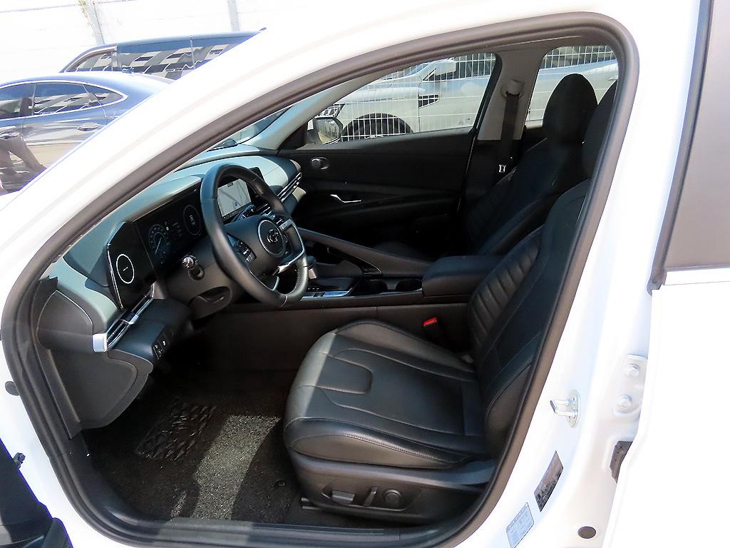 HYUNDAI Avante - Vista 5