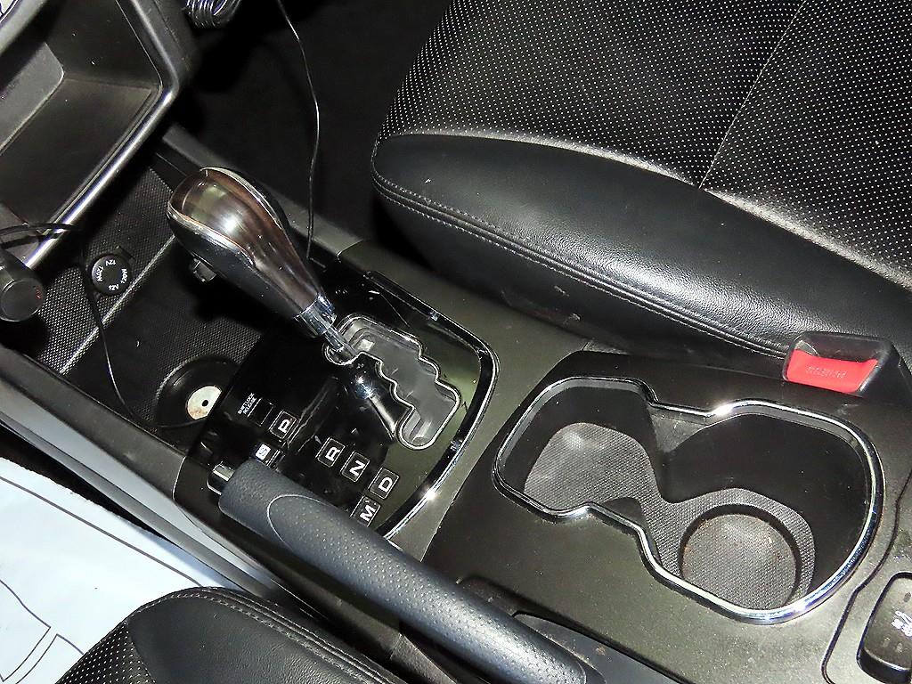 Ssangyong Korando - Vista 12