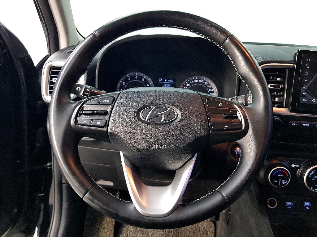 HYUNDAI Venue - Vista 11