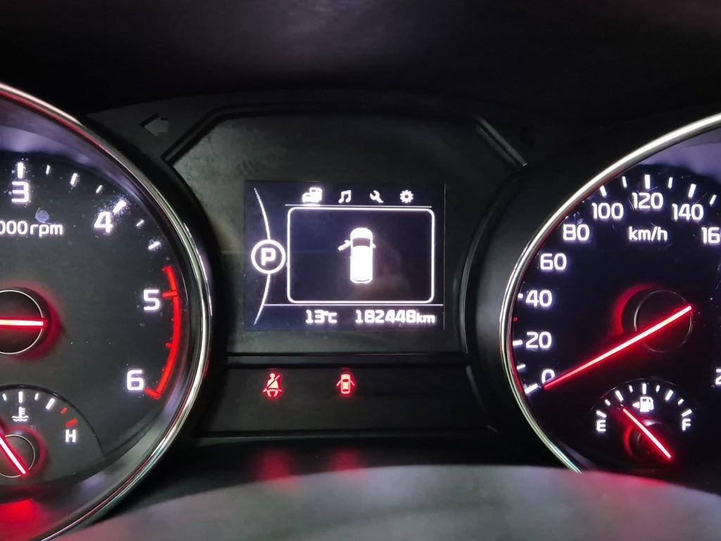 KIA Carnival - Vista 6