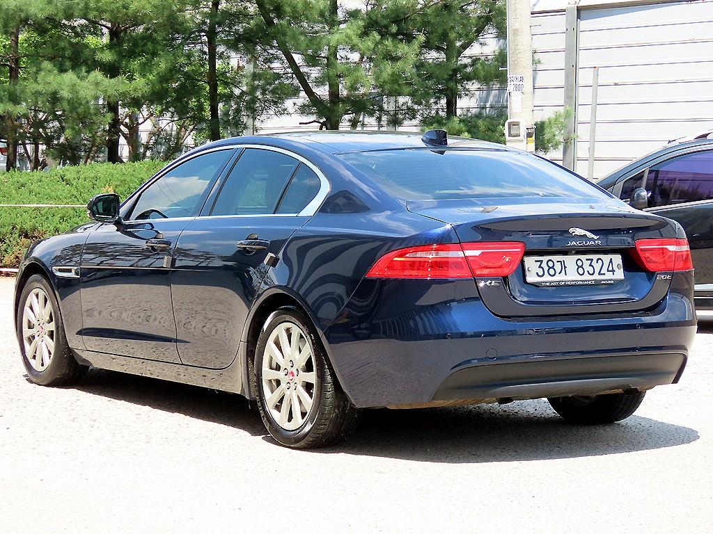 Jaguar XE - Vista 3