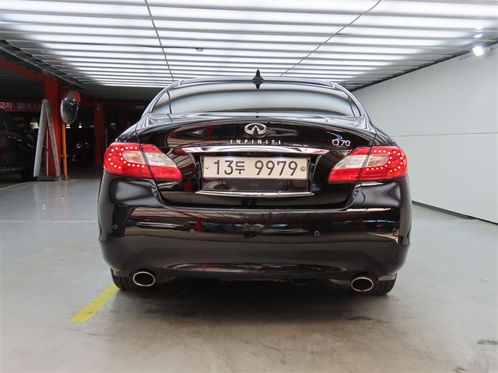 Infiniti M - Vista 3