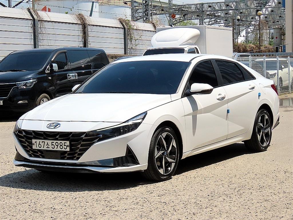 HYUNDAI Avante - Vista 2