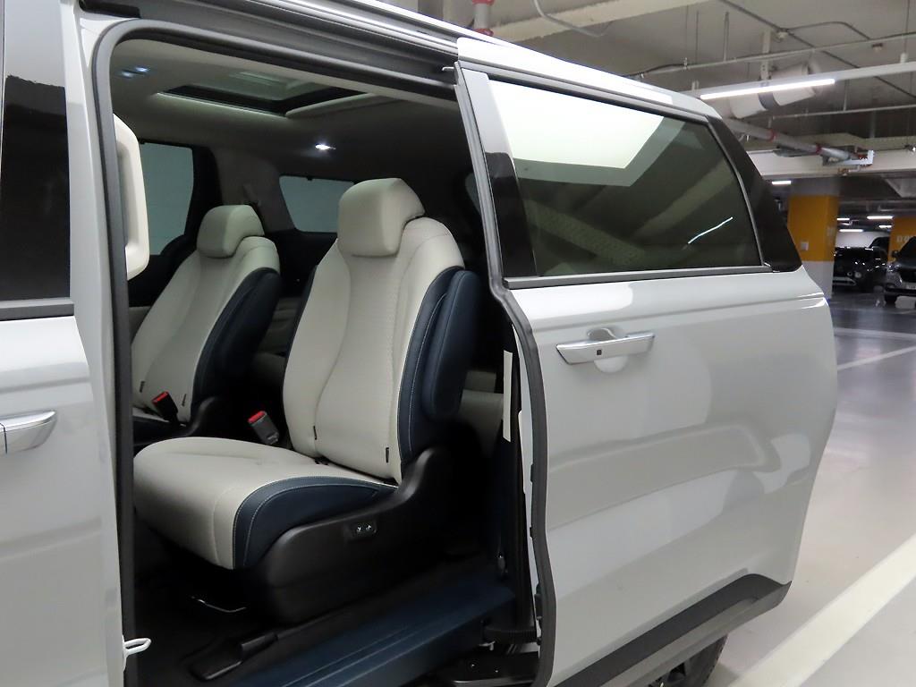 KIA Carnival - Vista 12