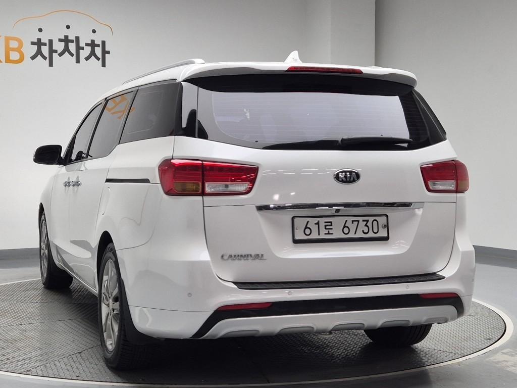 KIA Carnival - Vista 2