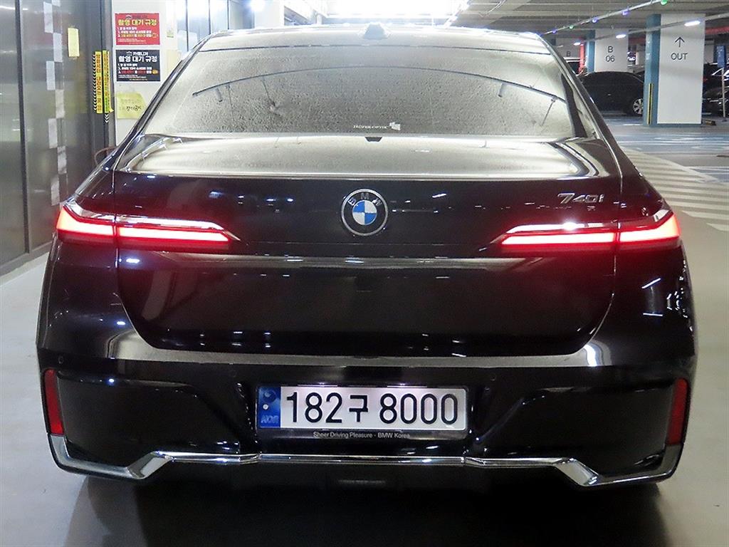 BMW 7 Series - Vista 5