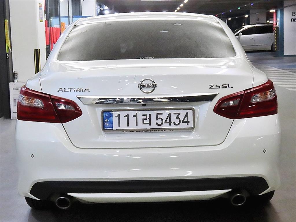 Nissan Altima - Vista 5