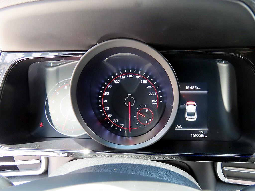 HYUNDAI Avante - Vista 9