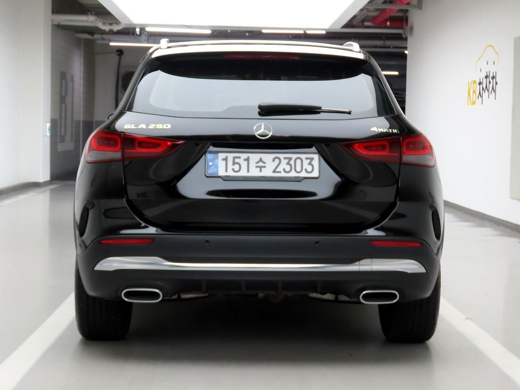 Mercedes Benz GLA Class - Vista 3