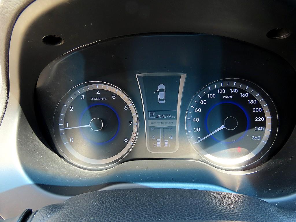 HYUNDAI Grandeur - Vista 9