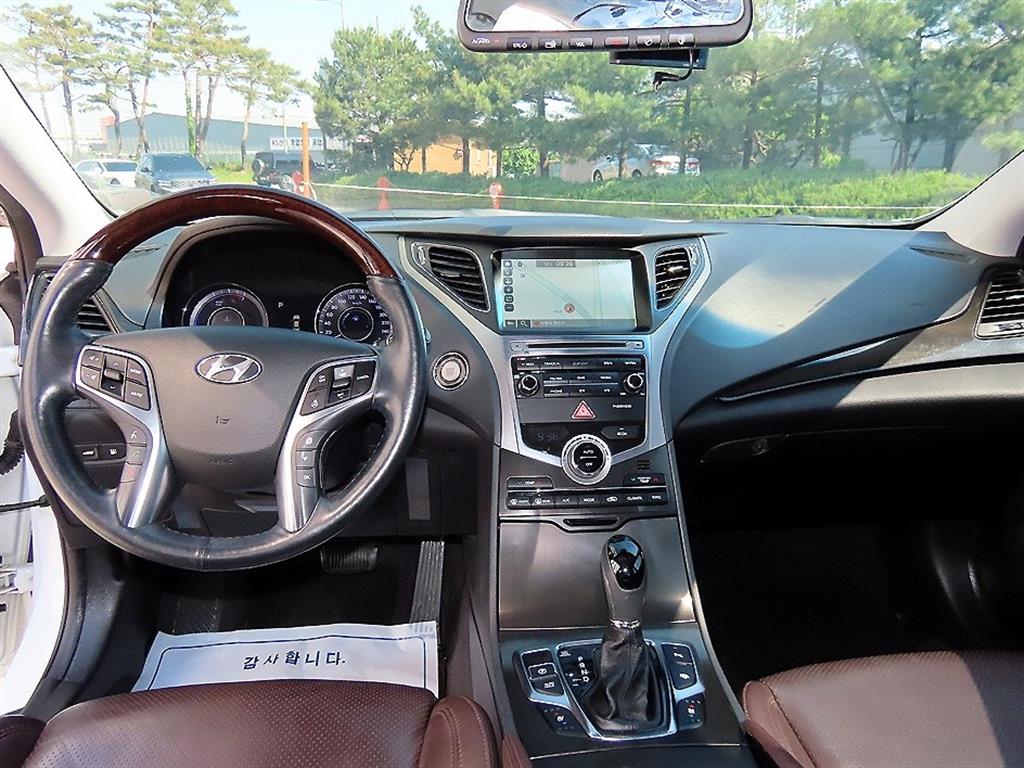 HYUNDAI Grandeur - Vista 7