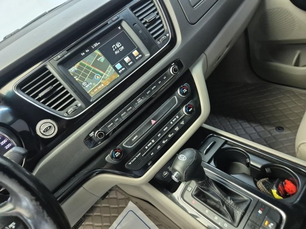 KIA Carnival - Vista 10