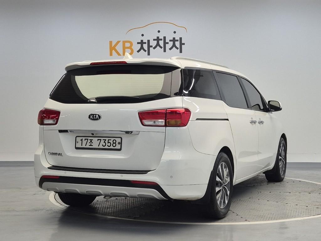 KIA Carnival - Vista 3