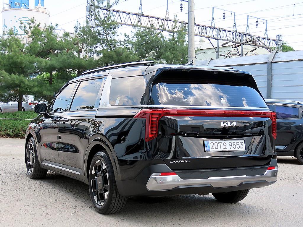 KIA Carnival - Vista 3
